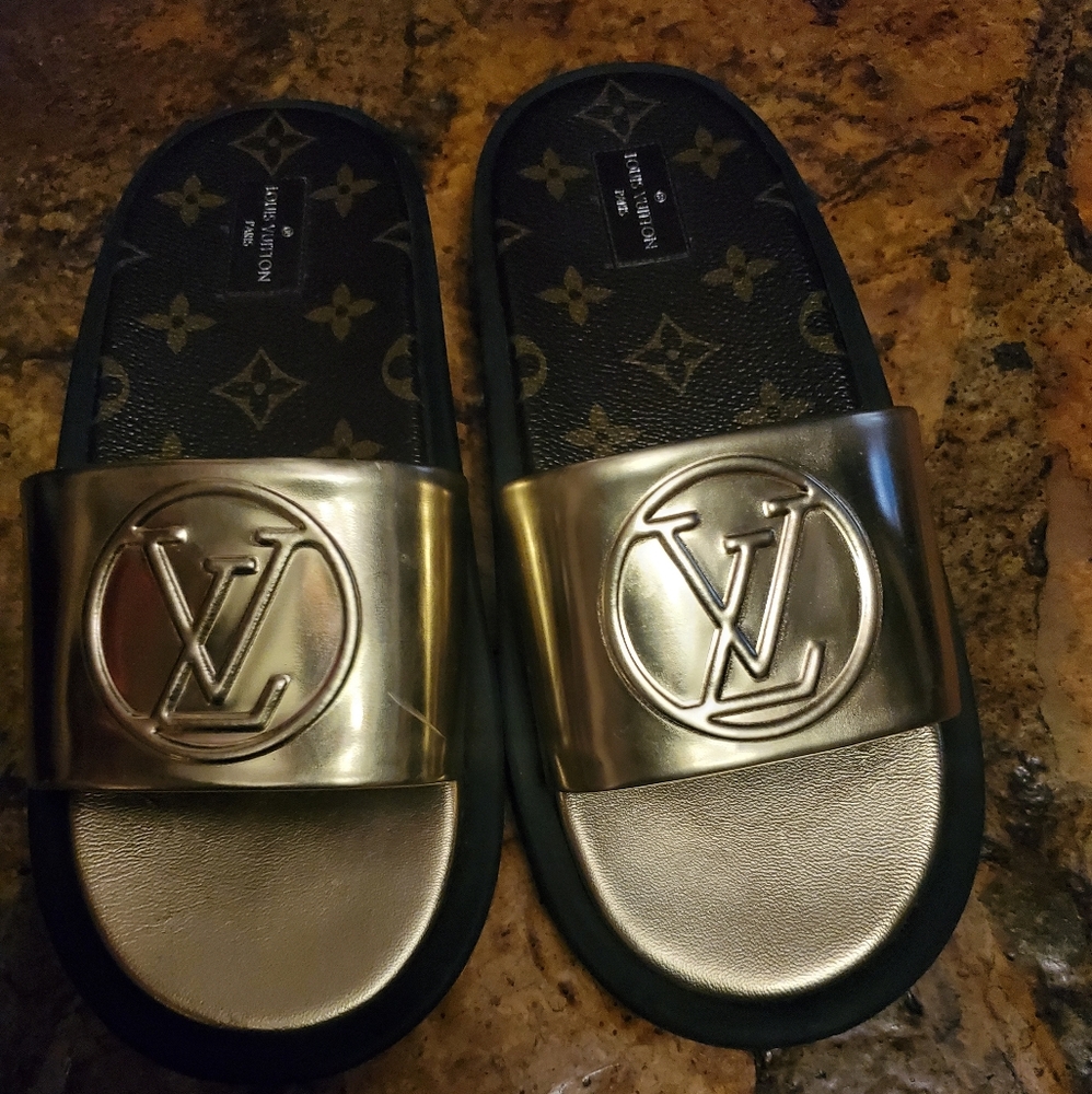 ISO SIZE 40 GOLD LOUIS VUITTON SUNBATH SLIDES